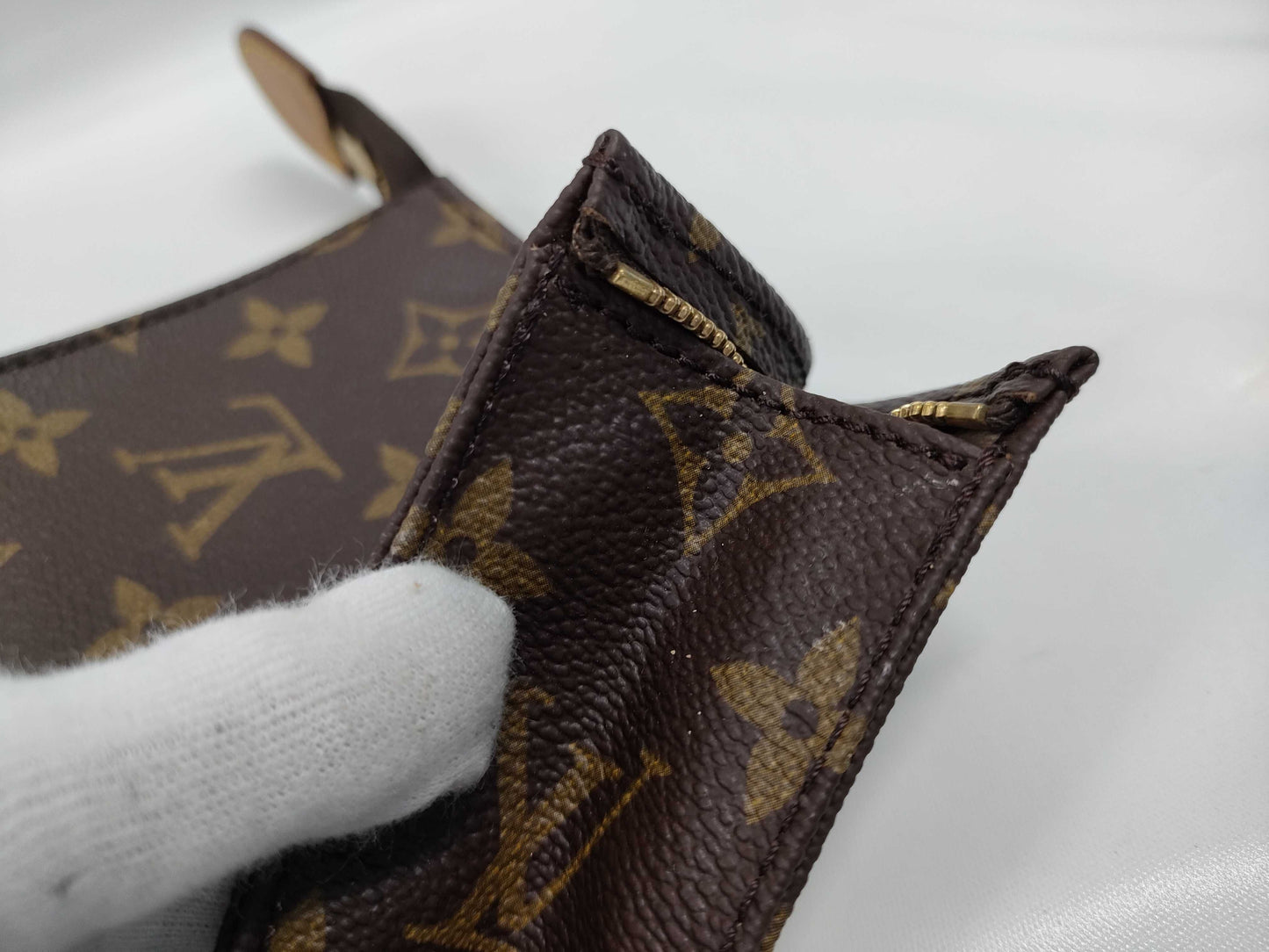LOUIS VUITTON Monogram M47546 Monogram Pochette Toilette Pouch