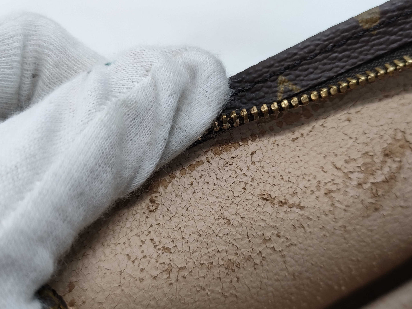 LOUIS VUITTON Monogram M47546 Monogram Pochette Toilette Pouch