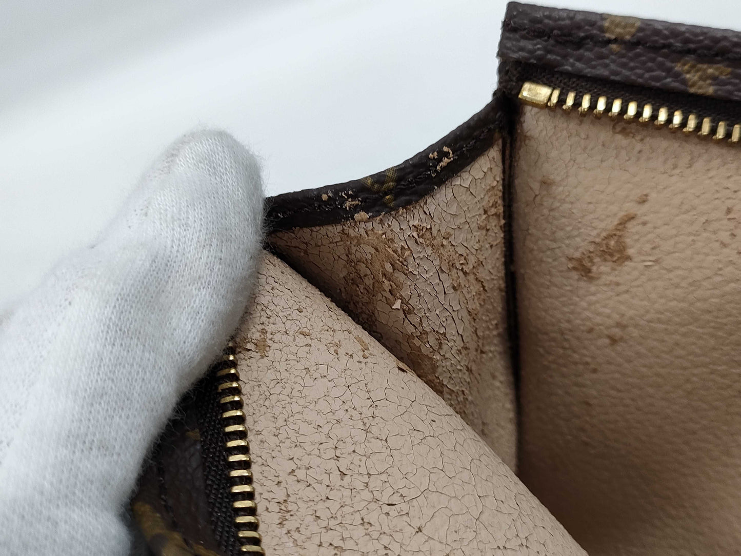 LOUIS VUITTON Monogram M47546 Monogram Pochette Toilette Pouch