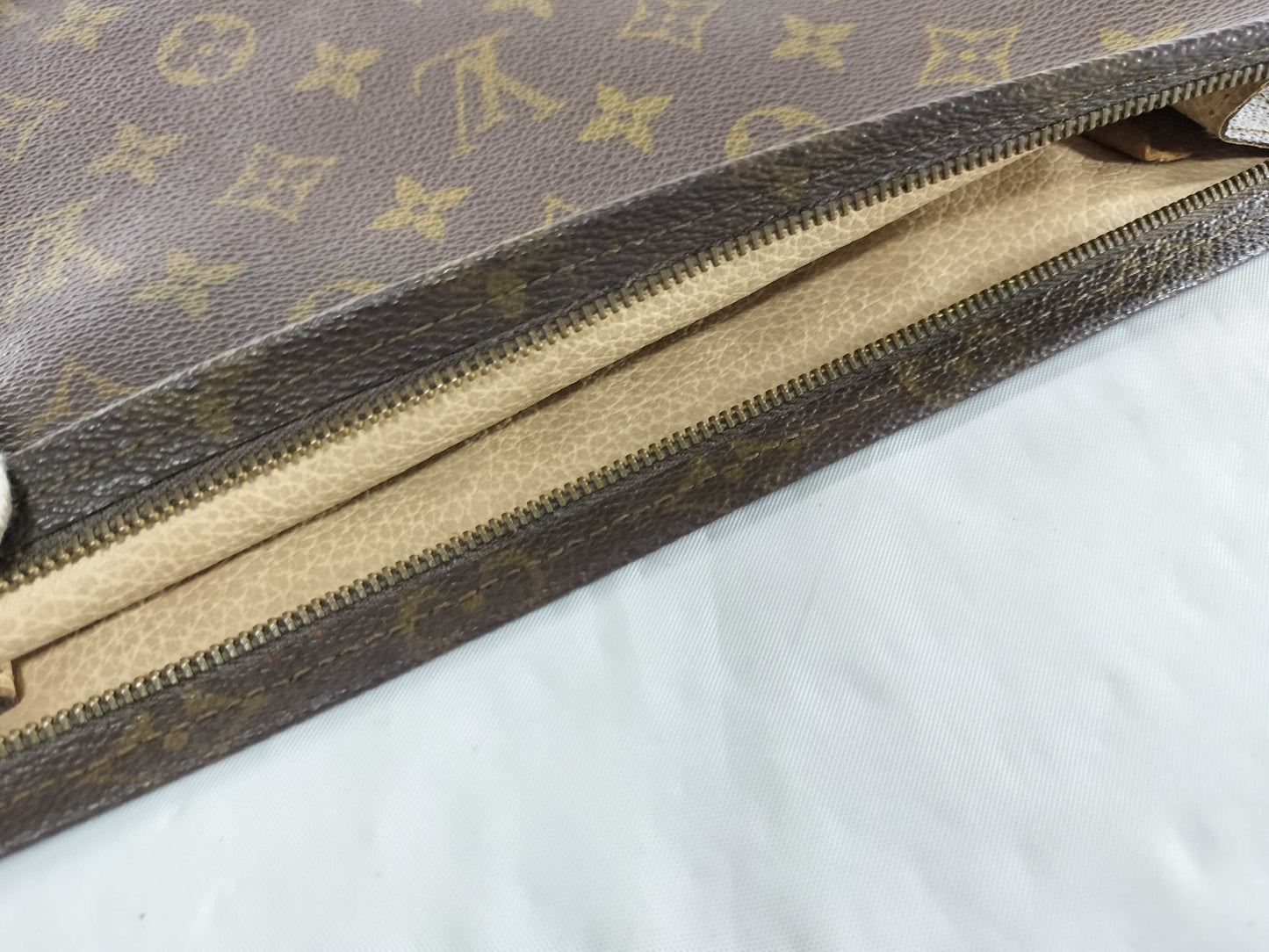 LOUIS VUITTON M47542 Monogram Poche Toilette Second Bag