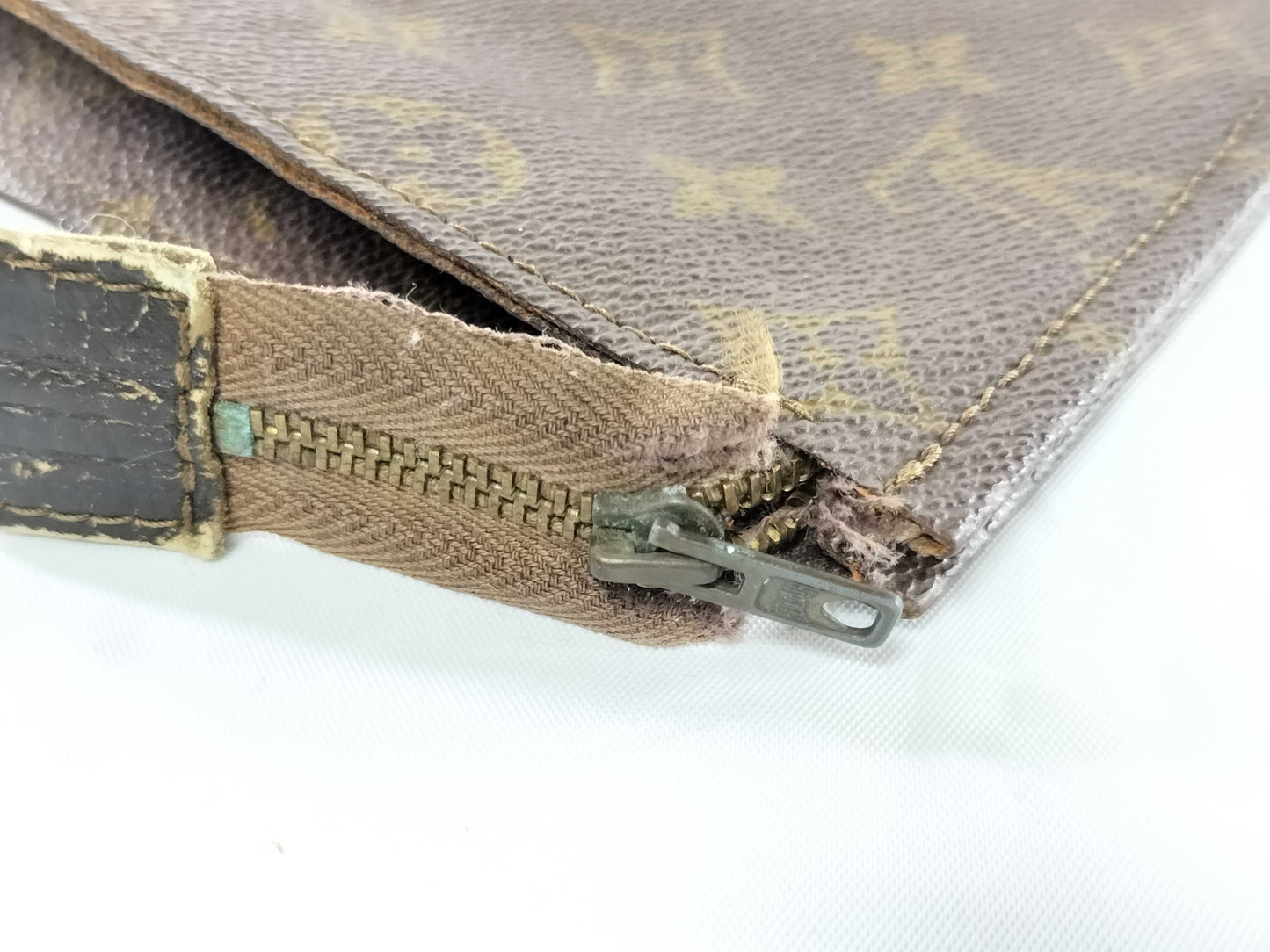 LOUIS VUITTON M47542 Monogram Poche Toilette Second Bag