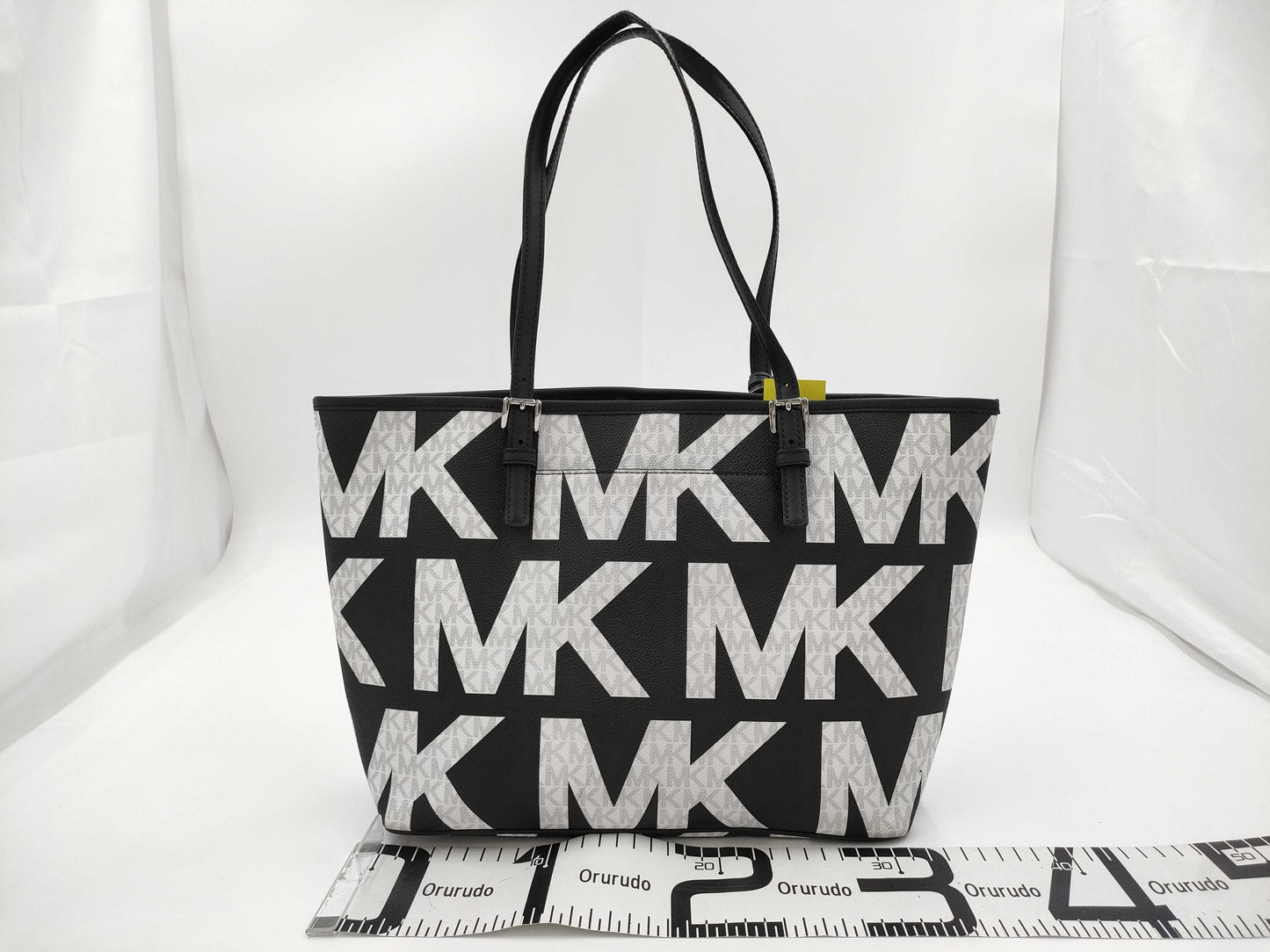 Michael Kors 1-piece MK pattern tote bag