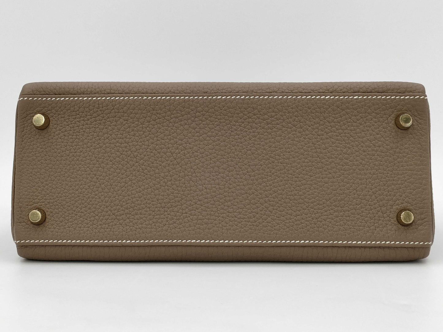 HERMES Kelly 28 Togo Etoupe Handbag with GD Hardware and Z Stamp