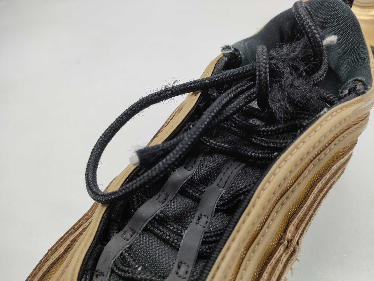 NIKE WMNS AIR MAX 97 DX0137-700 Gold Sneakers