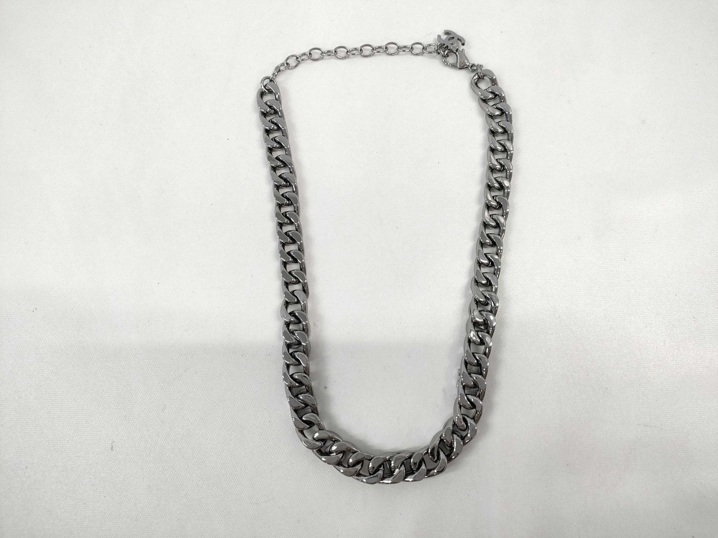 CHANEL I22K Curb Chain Necklace