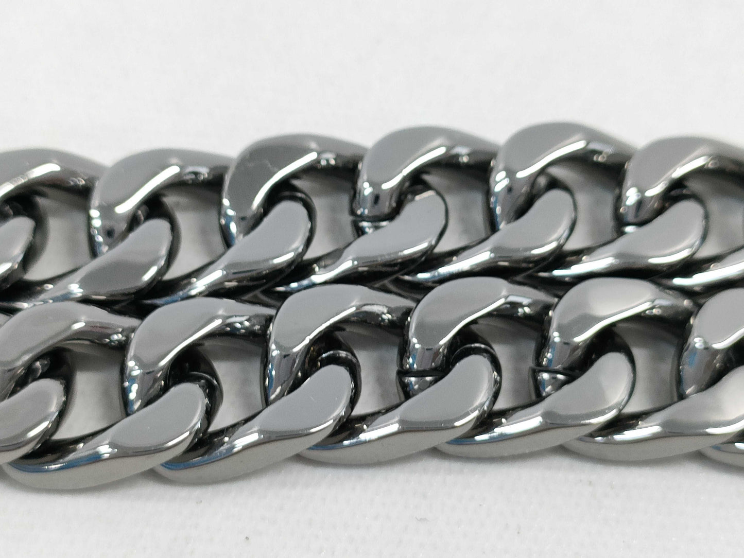 CHANEL I22K Curb Chain Necklace