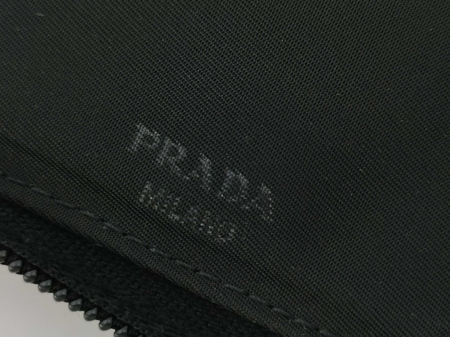 5 items including LOUIS VUITTON, PRADA, and BURBERRY wallets, key cases, and CD cases