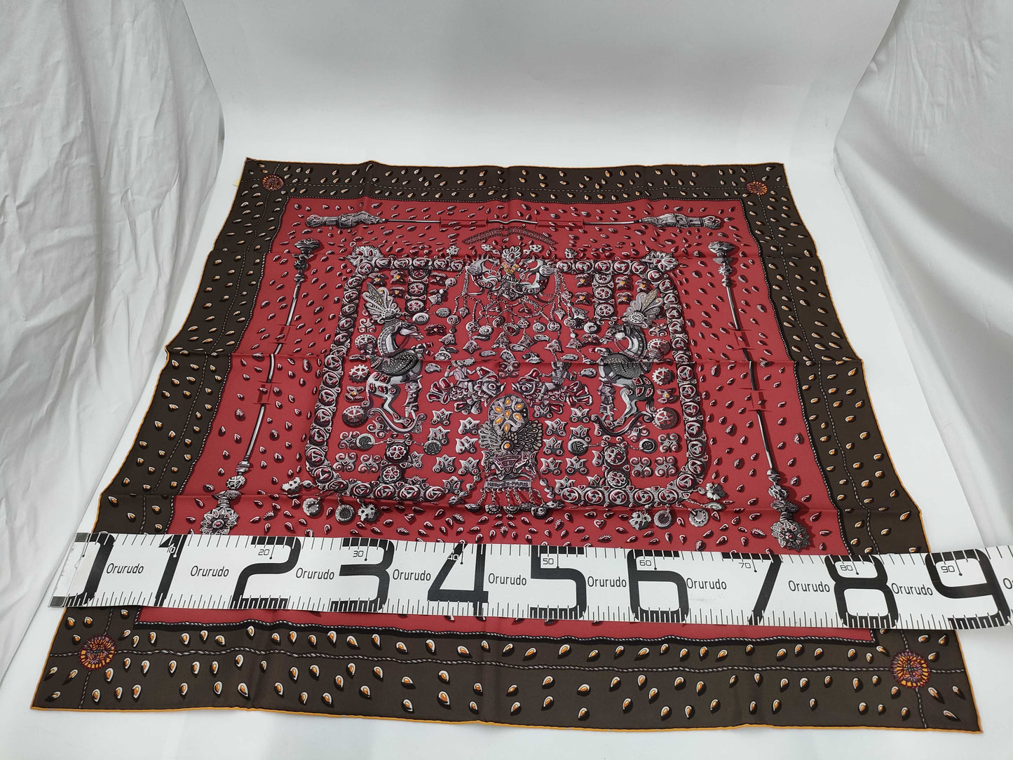 HERMES Carre TRESORS RETROUVES Scarf