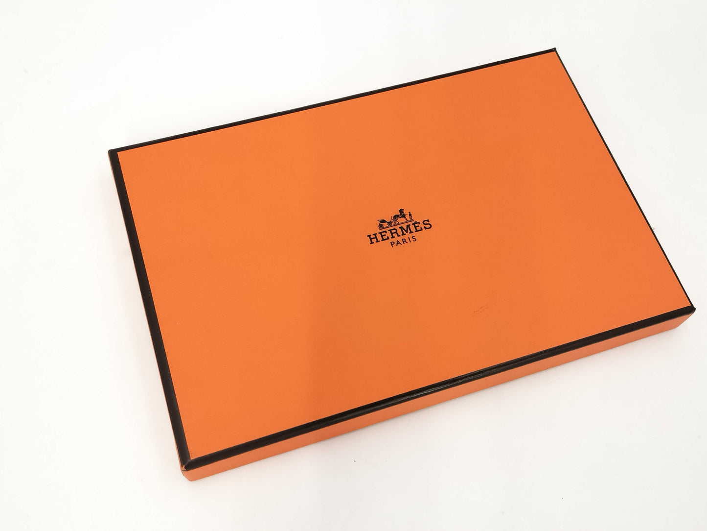 HERMES Bearn □Q engraved wallet with frayed threads in the bill compartment