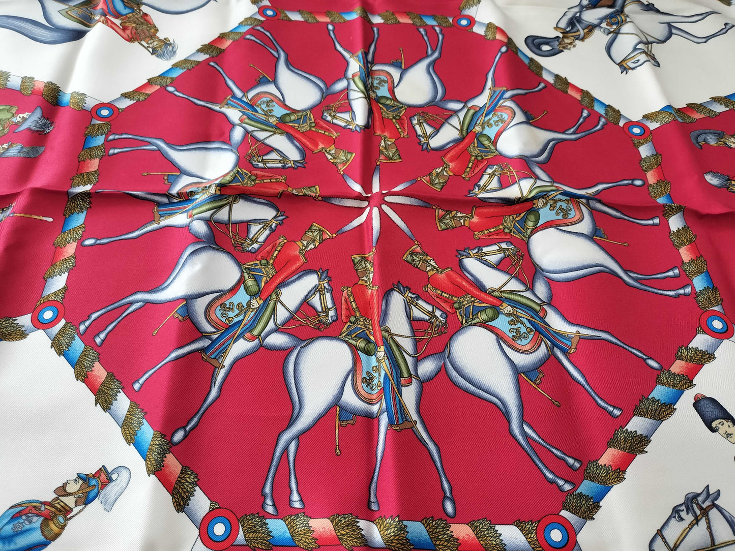HERMES Carre Carre 90 / Russian Military Museum / White scarf without tag