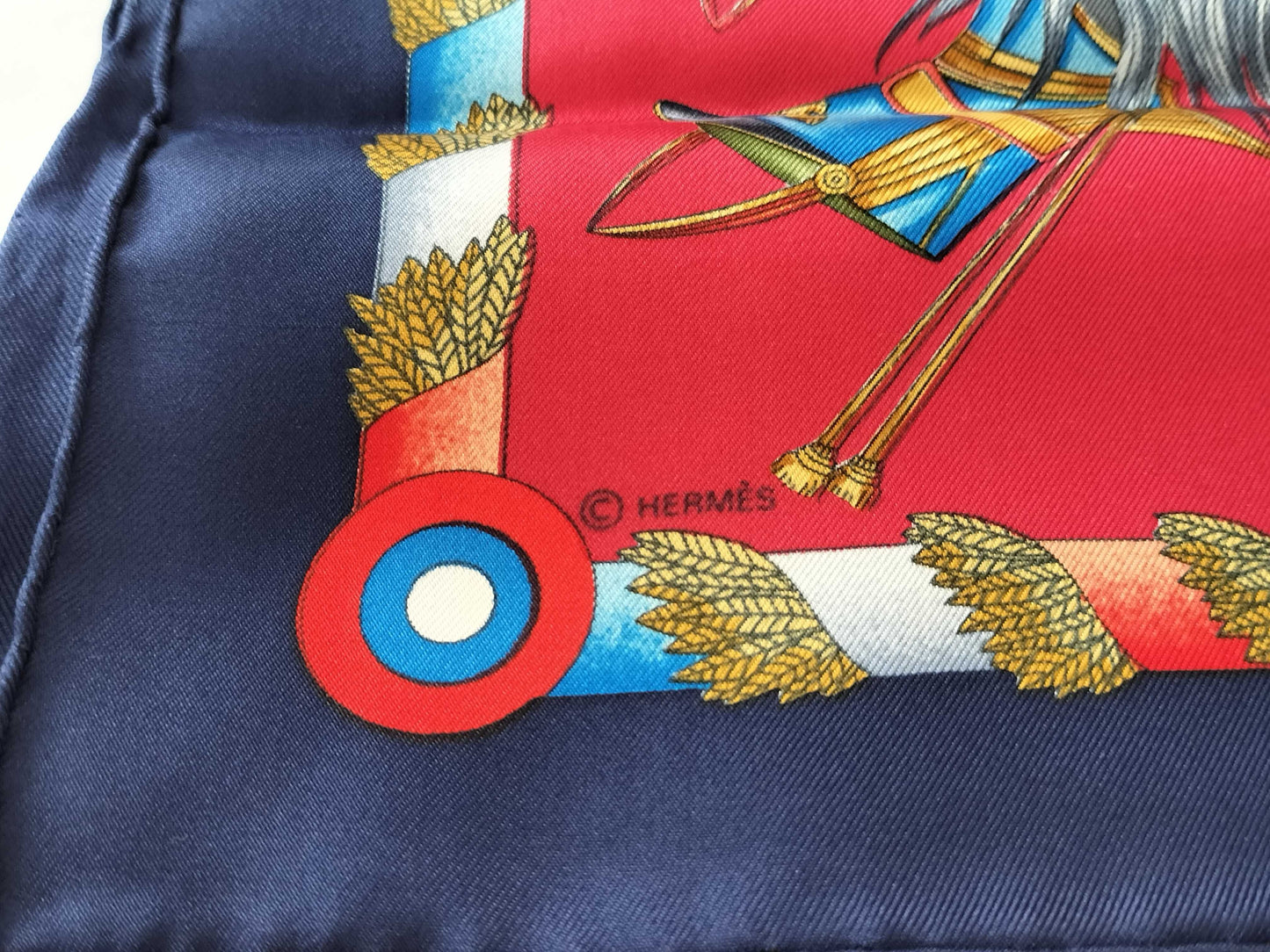 HERMES Carre Carre 90 / Russian Military Museum / White scarf without tag