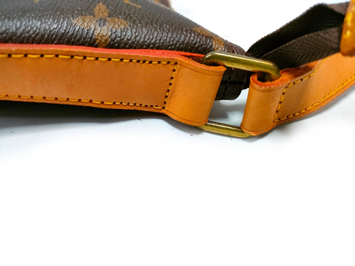 LOUIS VUITTON M47275 Monogram Amfurthly Shoulder Bag