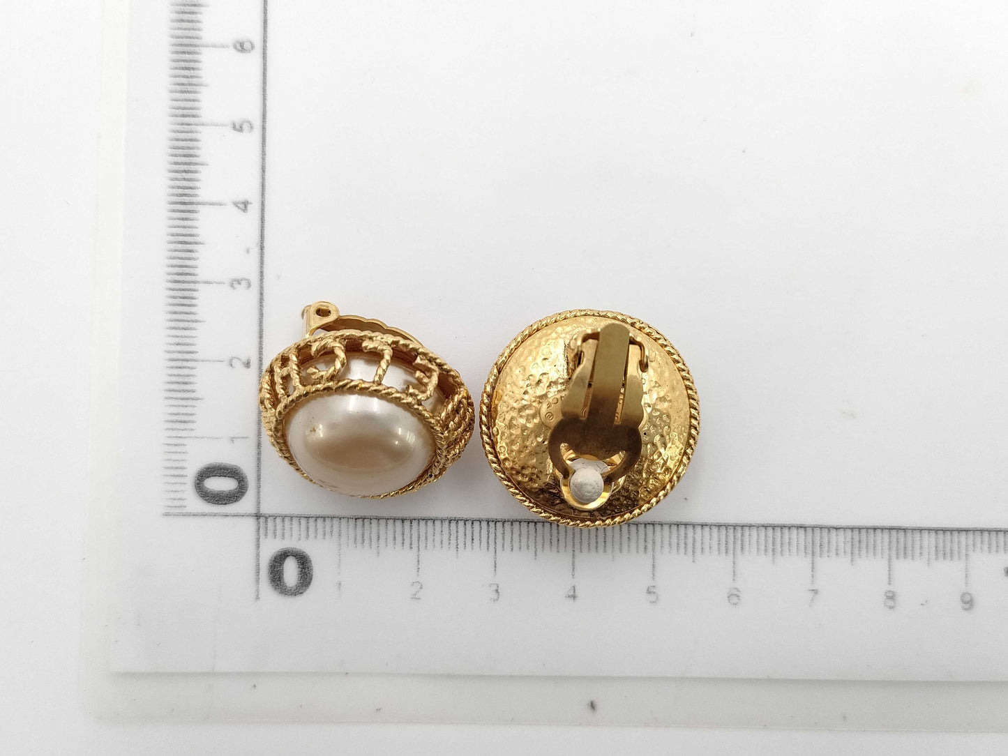 CHANEL 94A Pearl Earrings