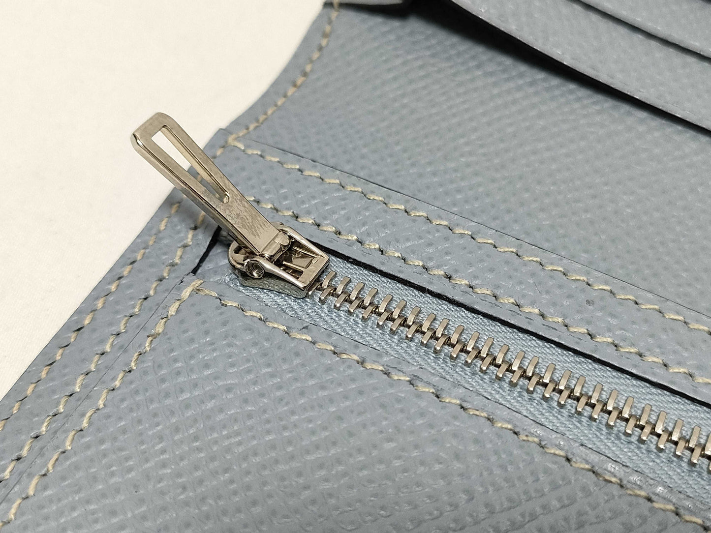 HERMES □Q Bearn Souffle Blue Glacier? Q Wallet