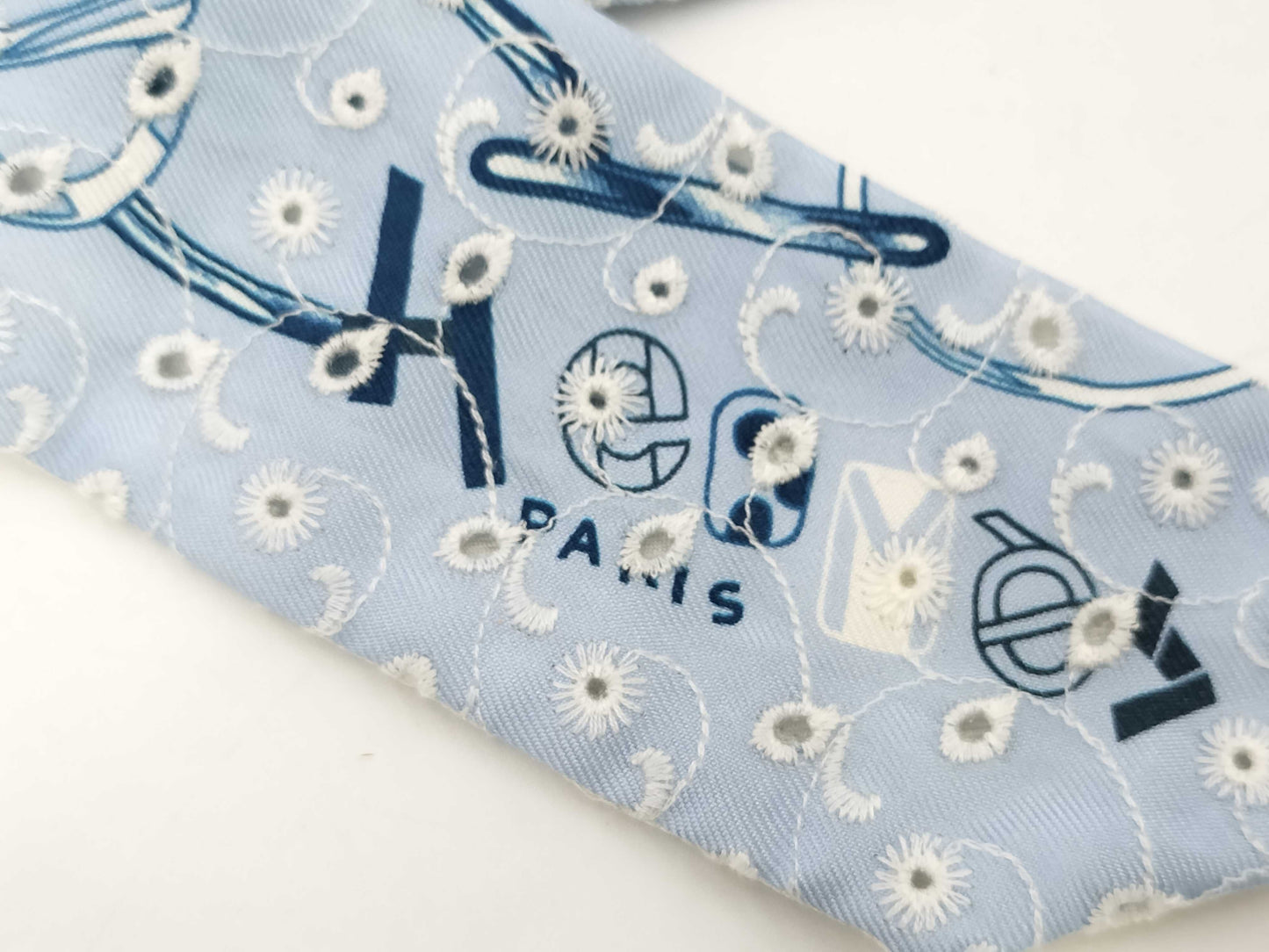 HERMES Twilly de Les Boucles Broderie Anglaise Scarf