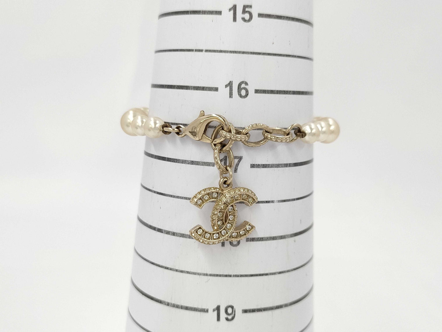 CHANEL F17 Pearl x Coco Bracelet Bracelet/Bangle