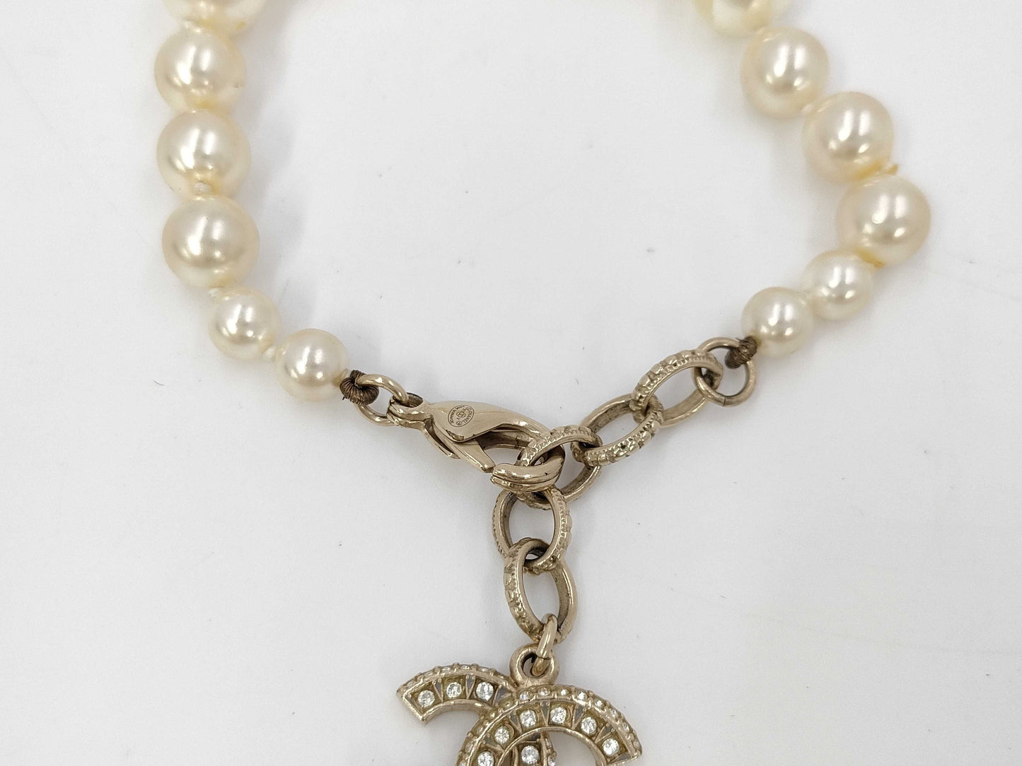 CHANEL F17 Pearl x Coco Bracelet Bracelet/Bangle