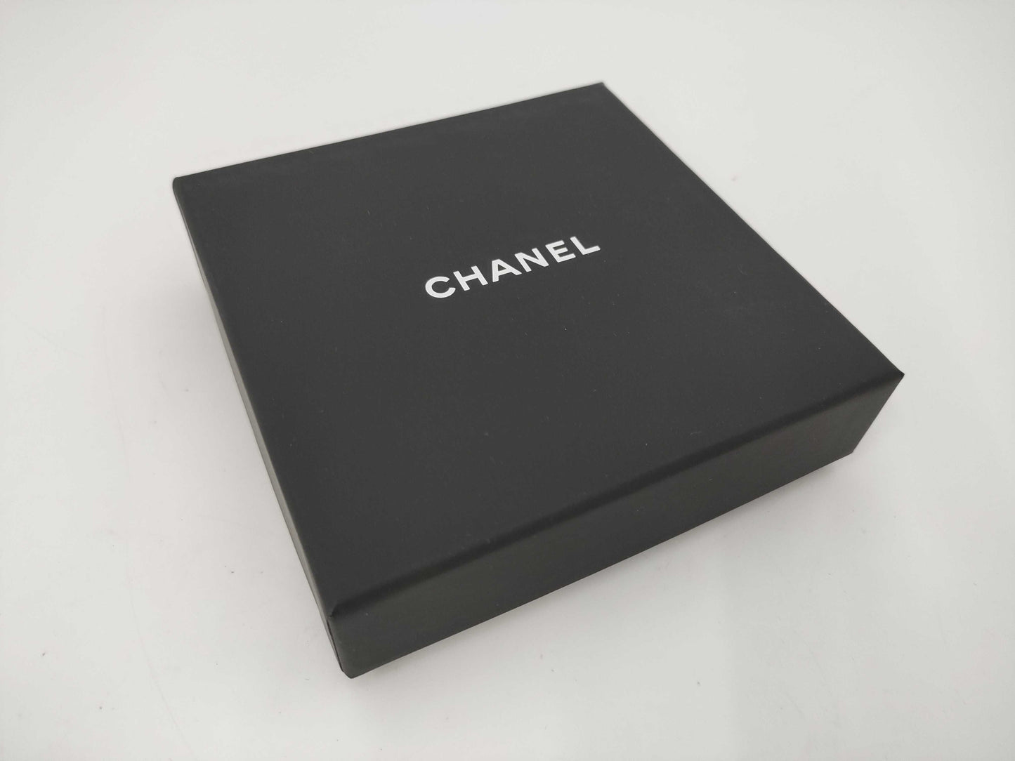 CHANEL F17 Pearl x Coco Bracelet Bracelet/Bangle