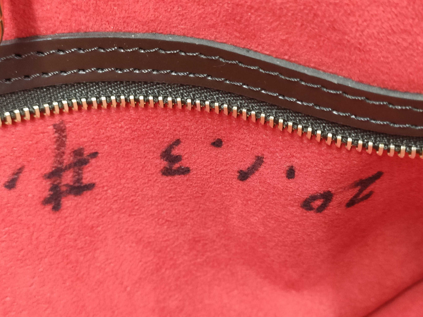 LOUIS VUITTON Damier N51204 Hampstead MM Shoulder Bag with Marker Pen Marks on Pocket