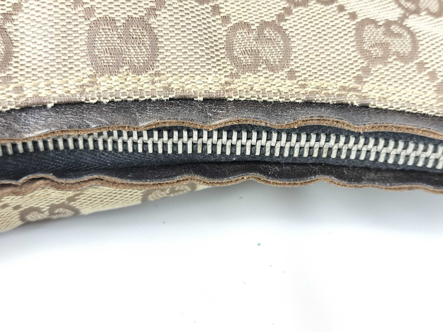 GUCCI GG Canvas One-Shoulder Shoulder Bag