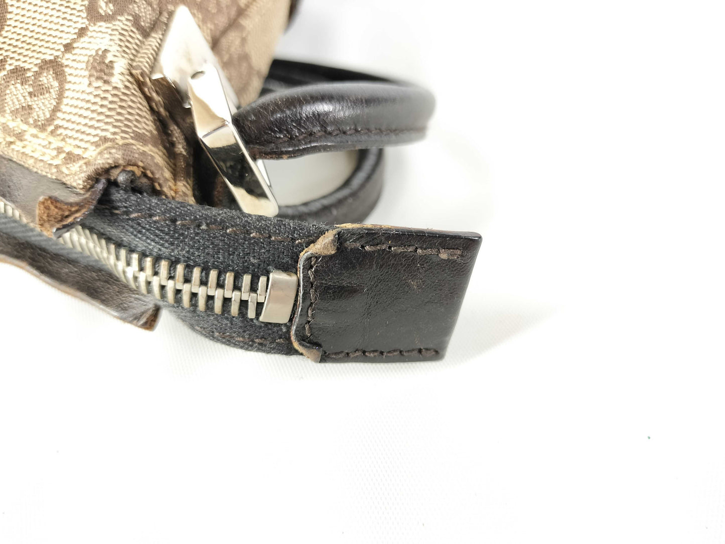 GUCCI GG Canvas One-Shoulder Shoulder Bag