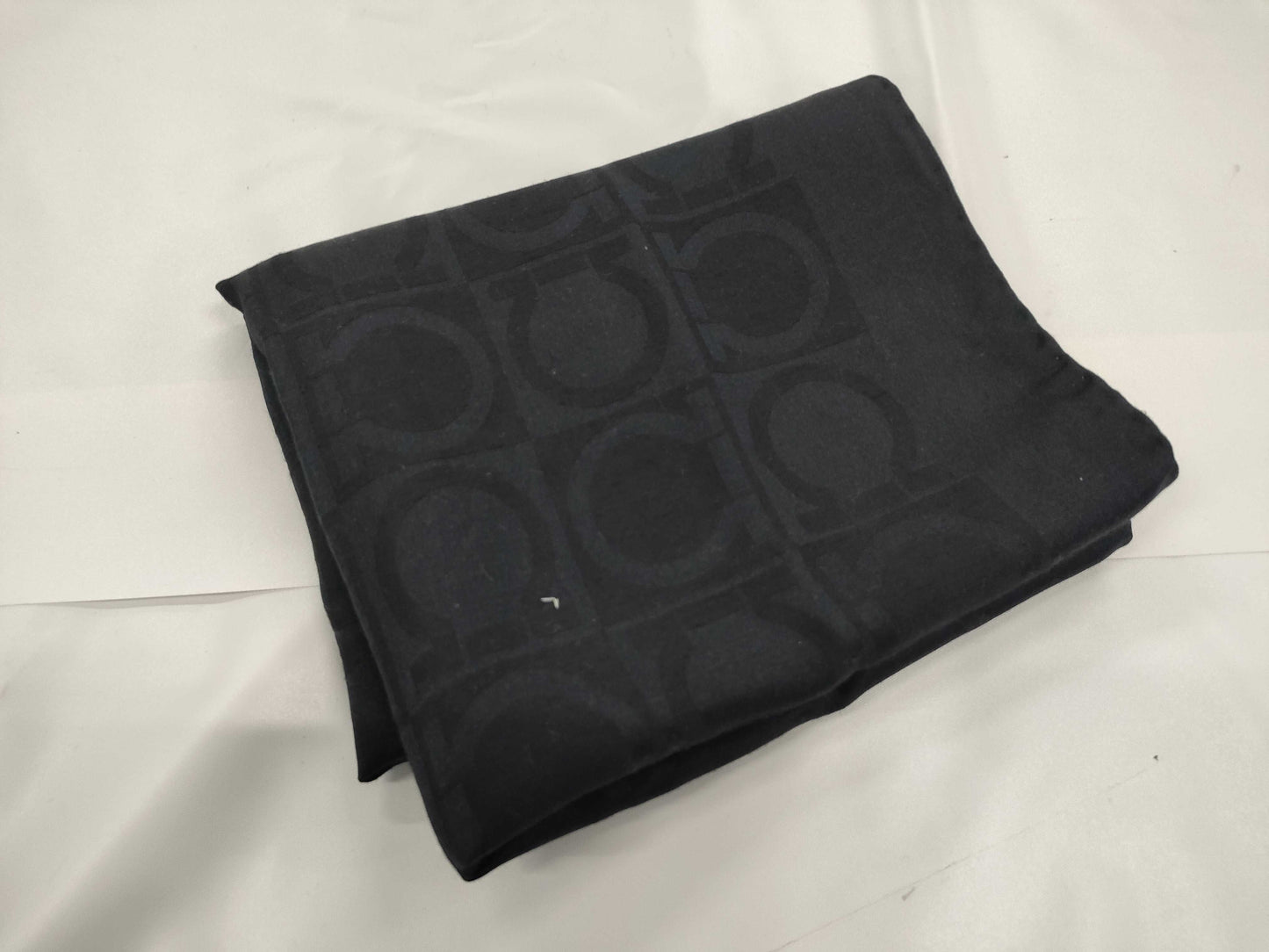 Salvatore Ferragamo Stole Gancini Scarf