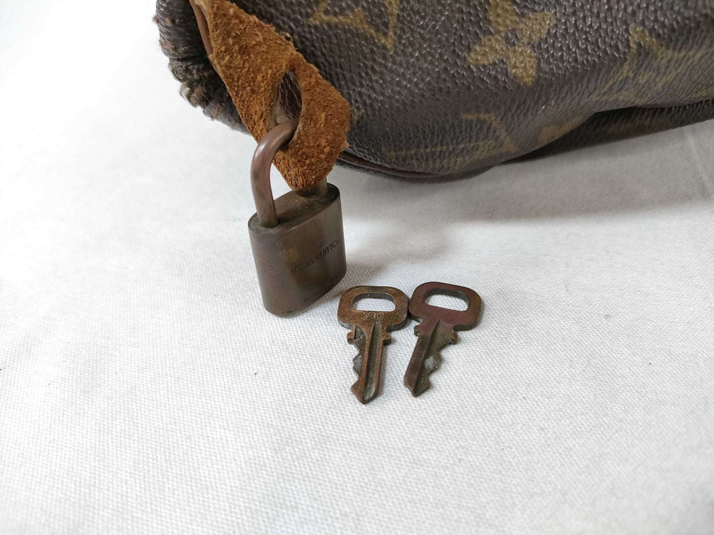 LOUIS VUITTON M41526 Monogram Old Speedy 30 Handbag