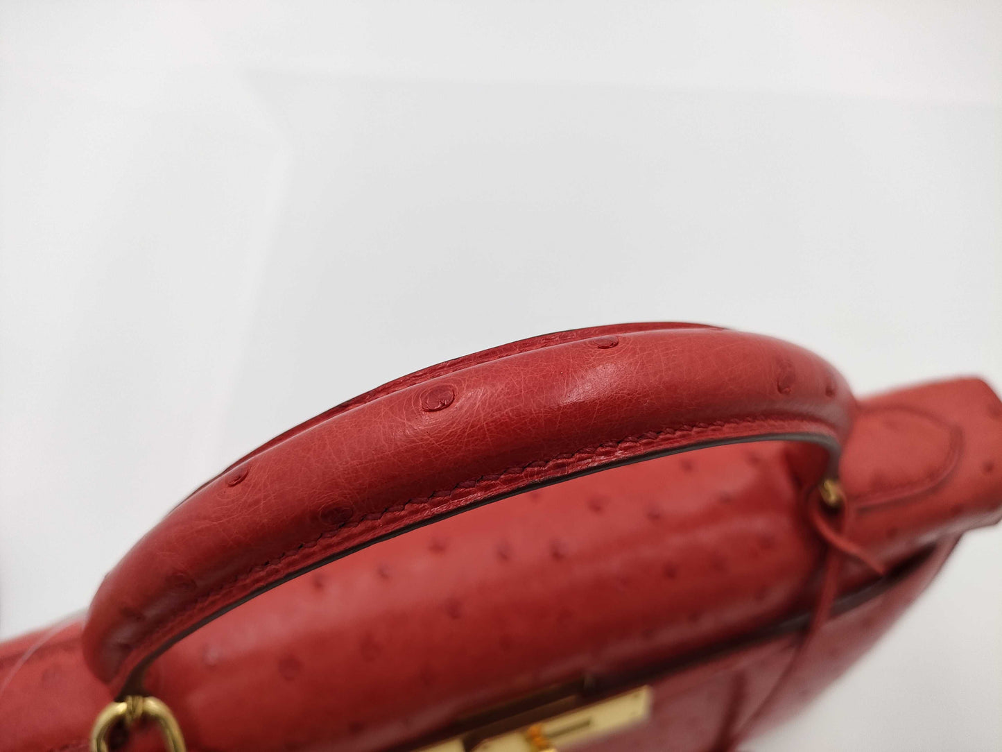 HERMES Kelly 32 Ostrich Handbag in Pink with Gold Hardware