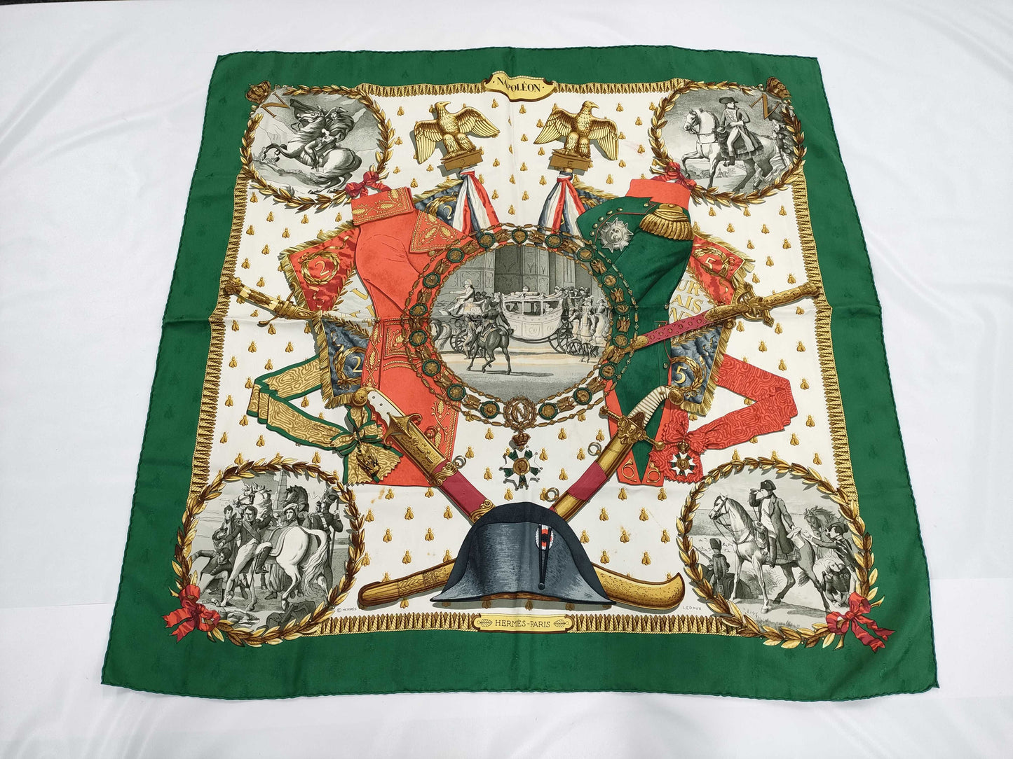 HERMES Carre Carre 90 Green Scarf