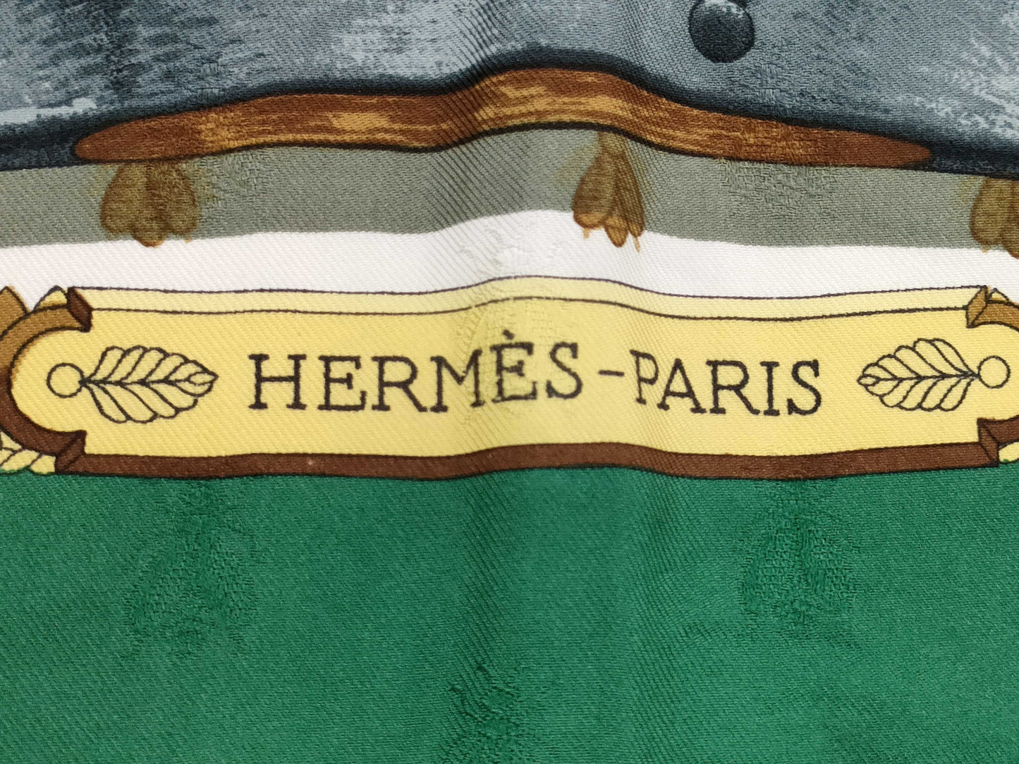 HERMES Carre Carre 90 Green Scarf