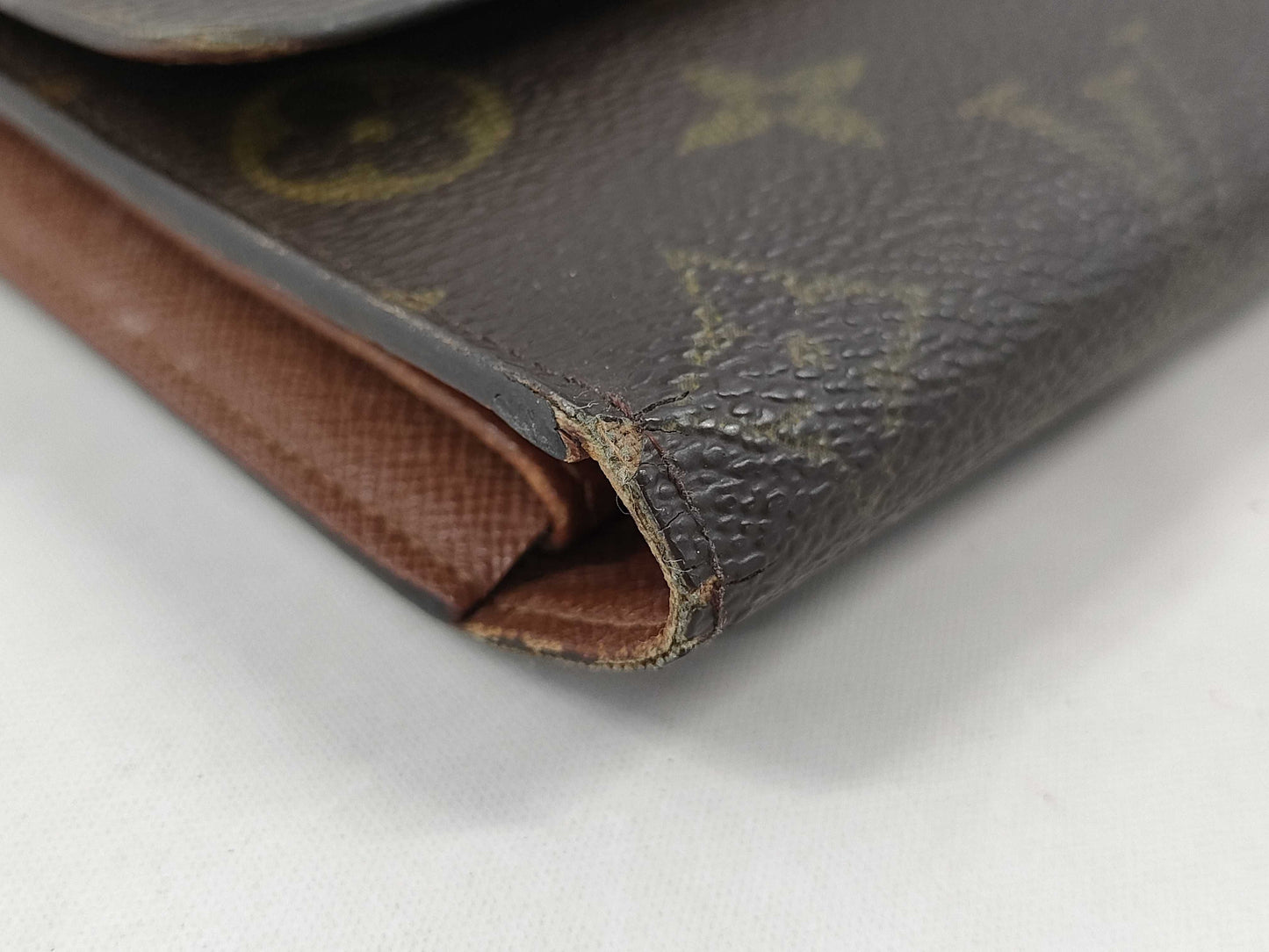 LOUIS VUITTON Monogram M61217 Portefeuille International Wallet