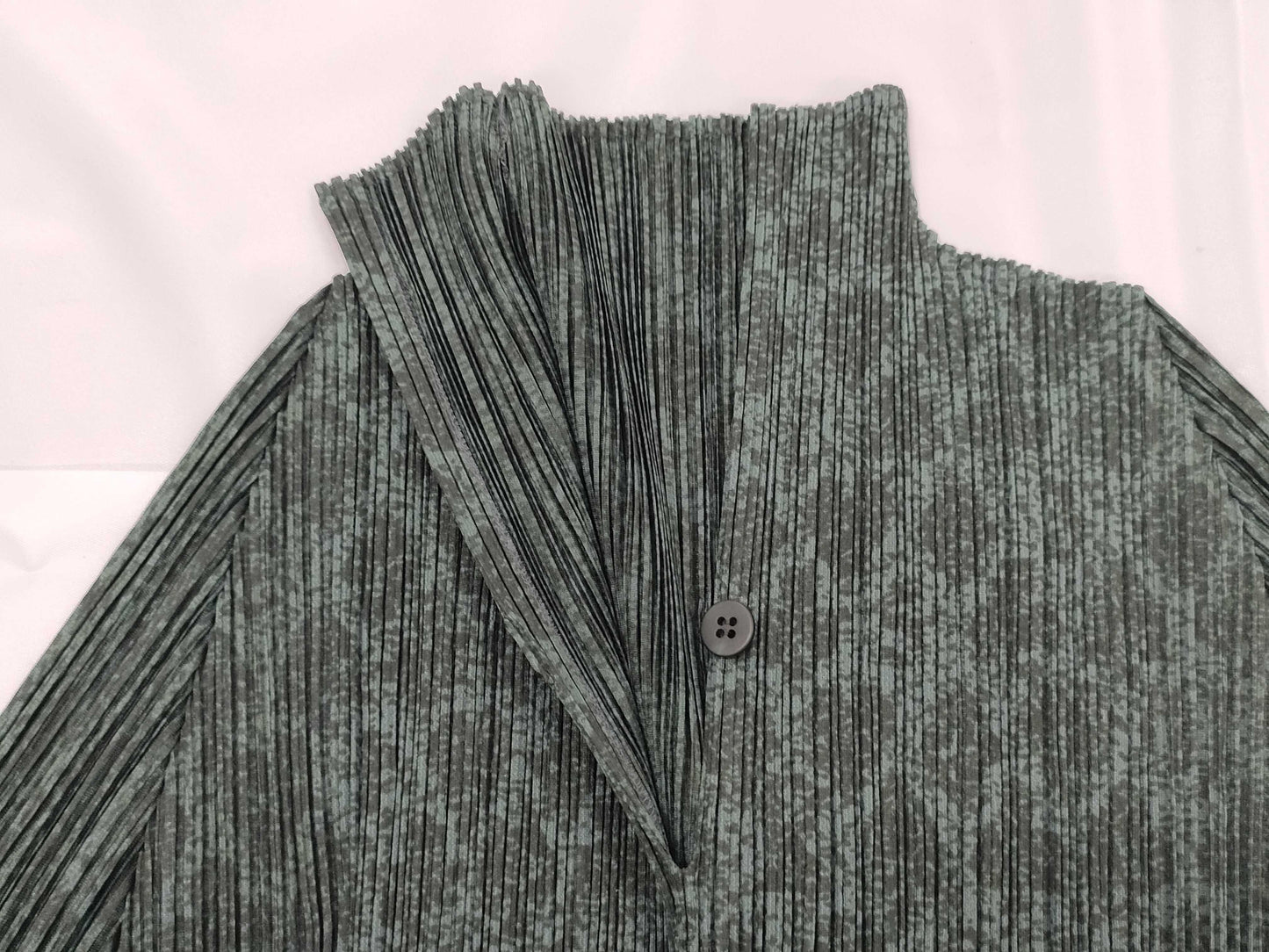ISSEY MIYAKE Pleats Please Buttoned Top
