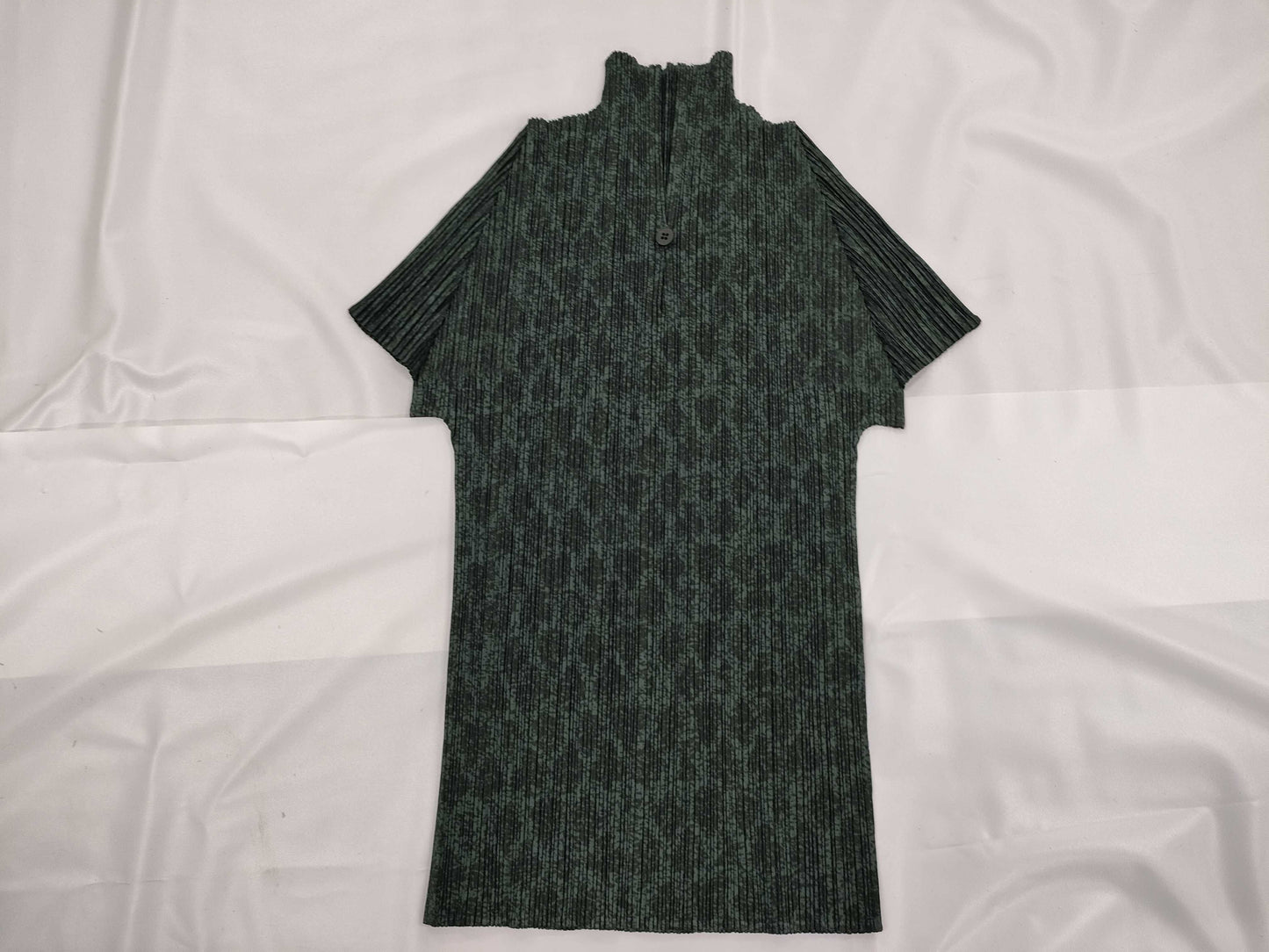 ISSEY MIYAKE Pleats Please Buttoned Top