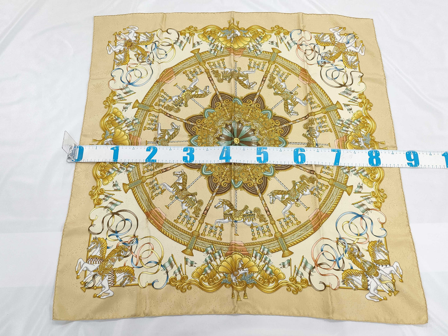 HERMES Carre 90 Scarf