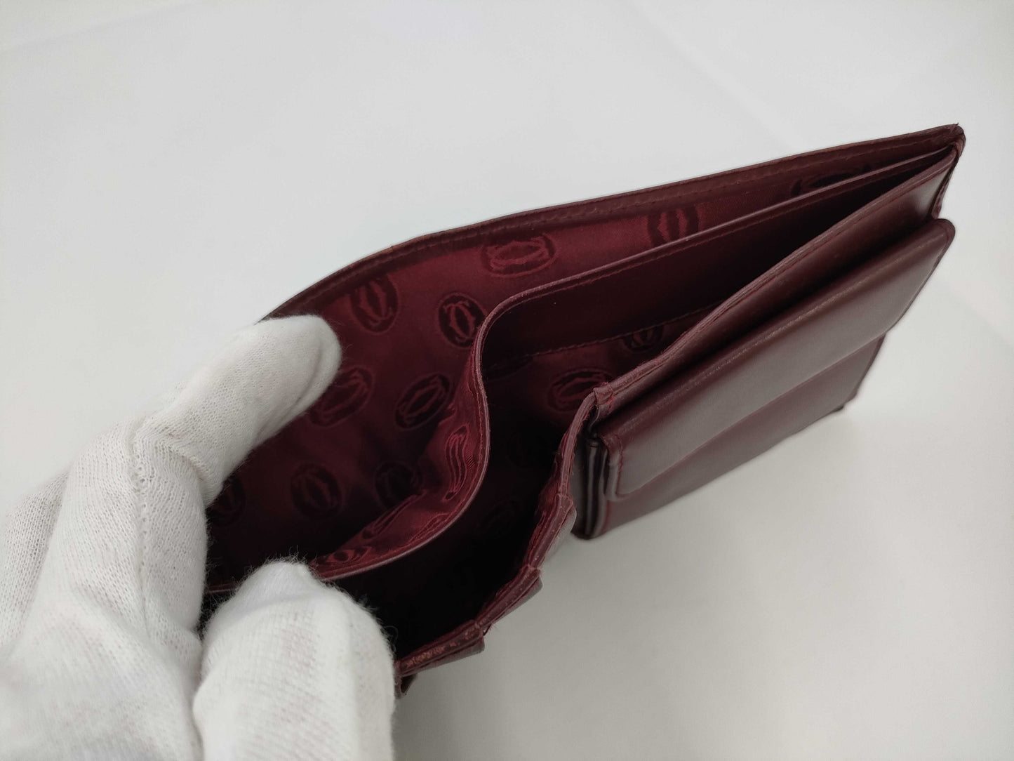 5 wallets/accessories from Louis Vuitton, Gucci, Cartier, etc. Other accessories