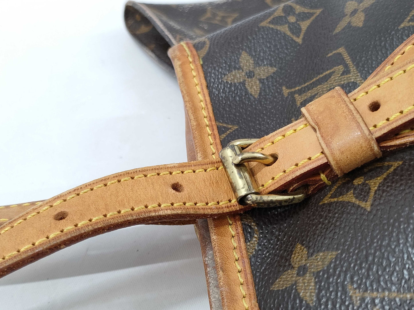 LOUIS VUITTON Monogram Petit Bucket Tote Bag with Pouch