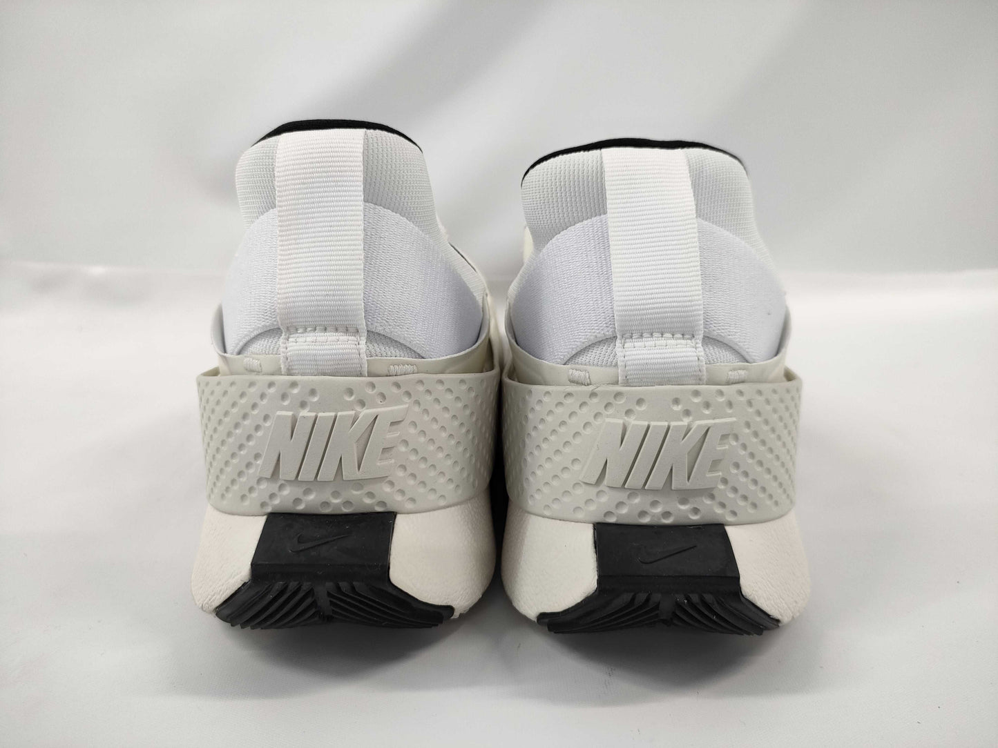 Nike CW5883-101 Go FlyEase Sneakers
