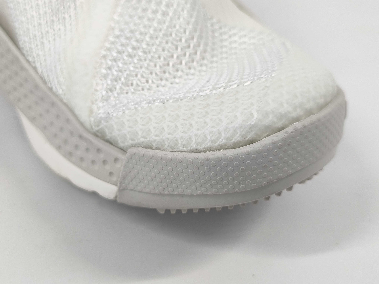 Nike CW5883-101 Go FlyEase Sneakers