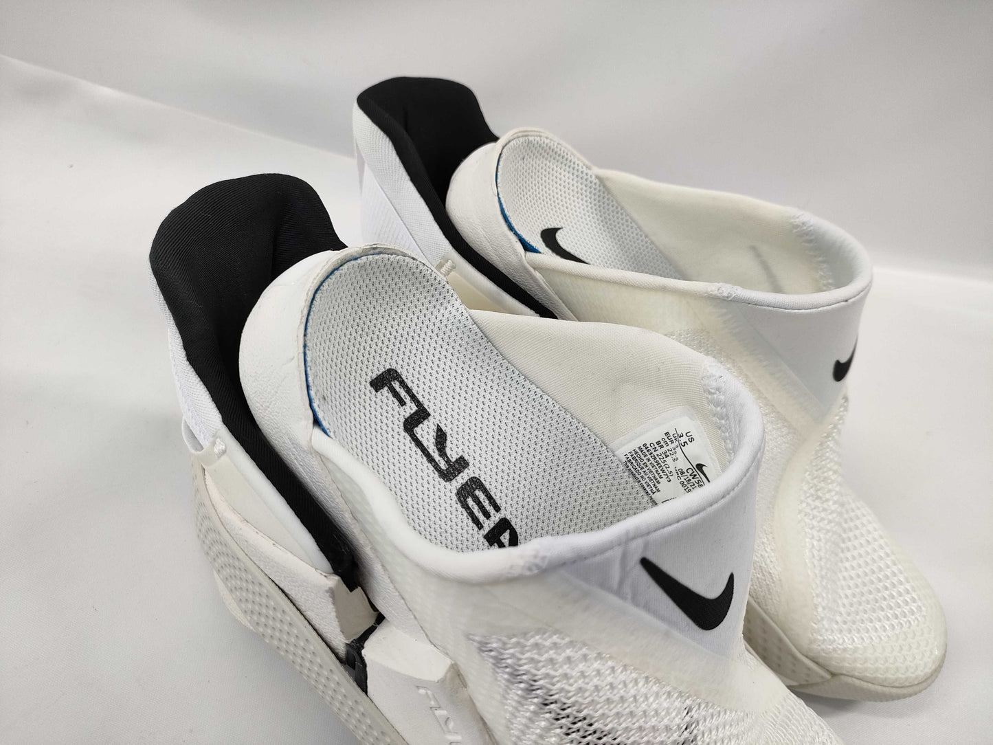 Nike CW5883-101 Go FlyEase Sneakers