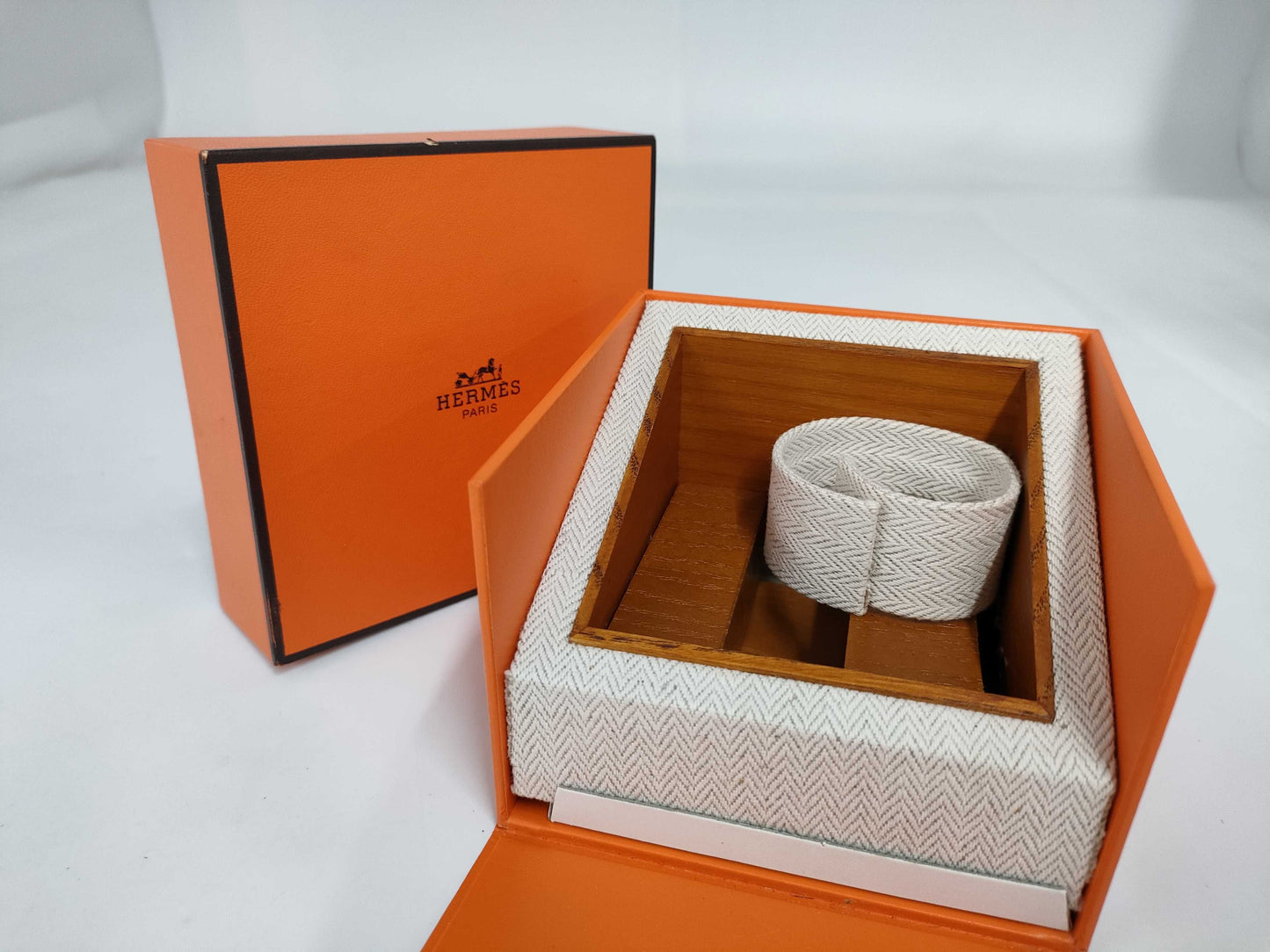 HERMES LOCÉ L01.201 Women's Watch
