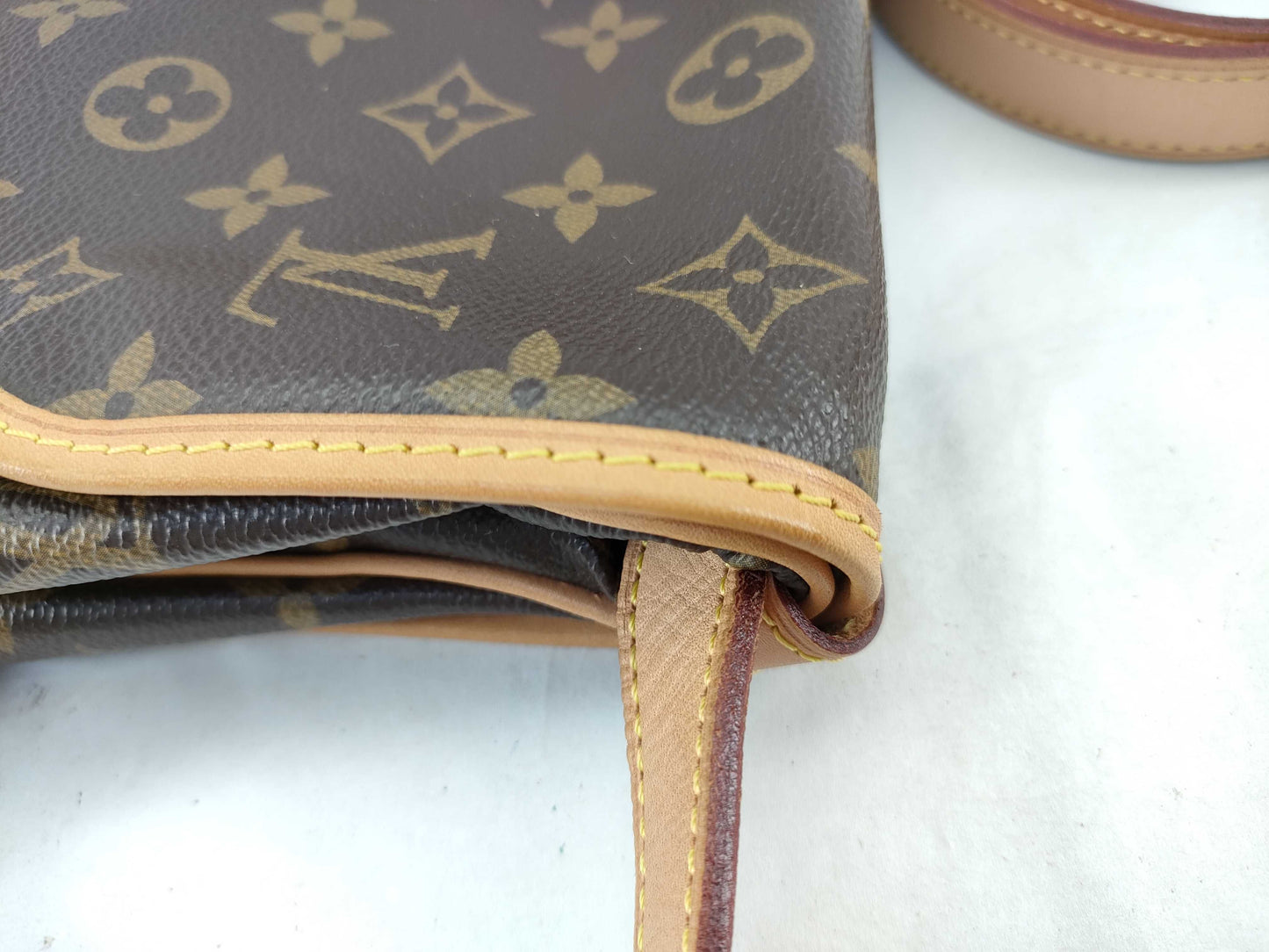 LOUIS VUITTON MB2153 Monogram M42256 Saumur 30 Shoulder Bag