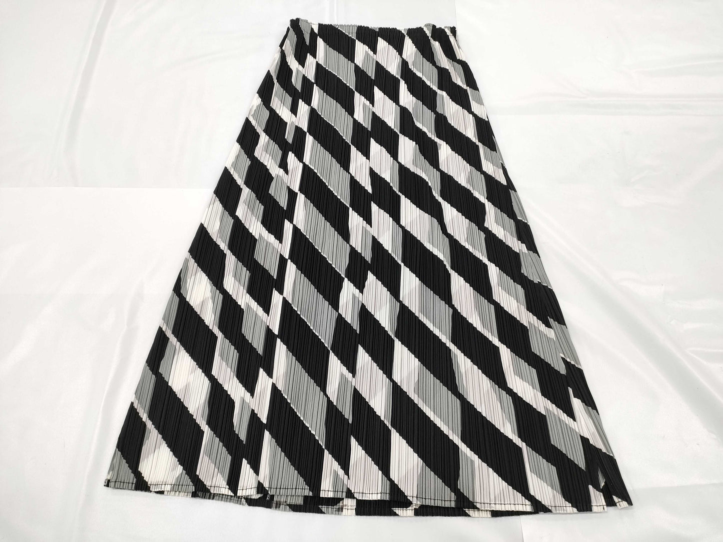 ISSEY MIYAKE Pleats Please Patterned Skirt