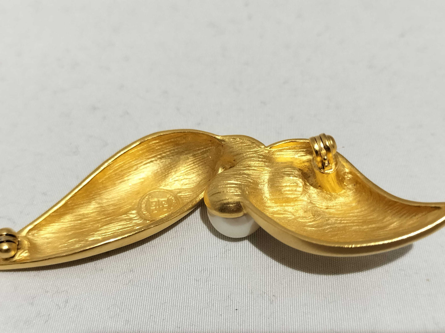 GIVENCHY Pearl Earrings/Brooch Accessories Summary Accessories Summary