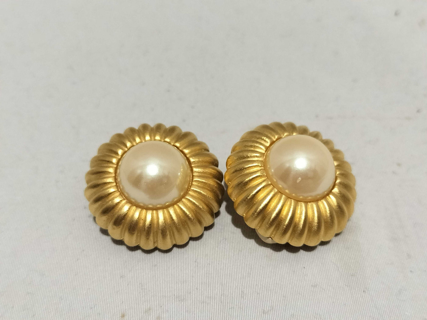 GIVENCHY Pearl Earrings/Brooch Accessories Summary Accessories Summary