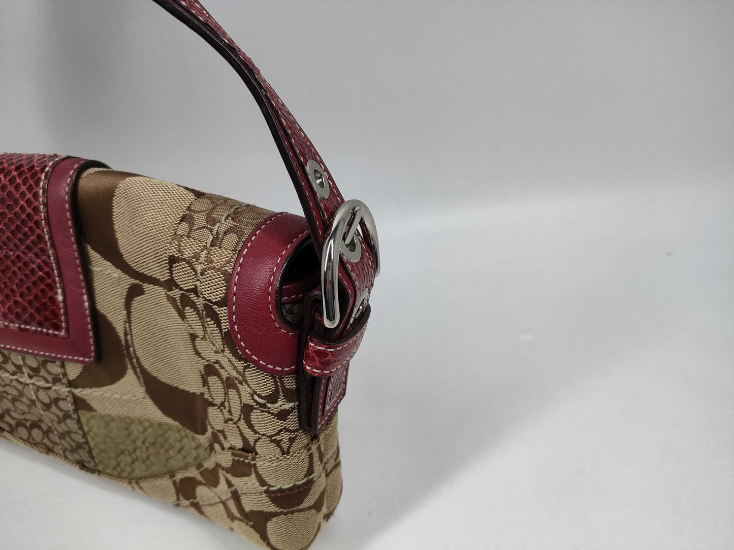 COACH Signature 10087 Shoulder Bag