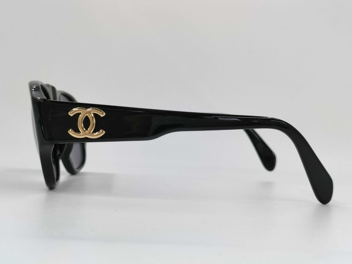 CHANEL Coco Mark Gold Hardware Black 01452 94305 Case and Box Included Sunglasses/Eyeglasses