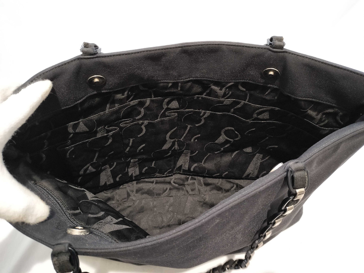 Salvatore Ferragamo Vara Vara Chain Shoulder Bag