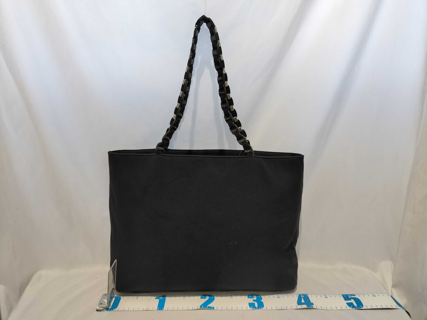 Salvatore Ferragamo Vara Vara Chain Shoulder Bag
