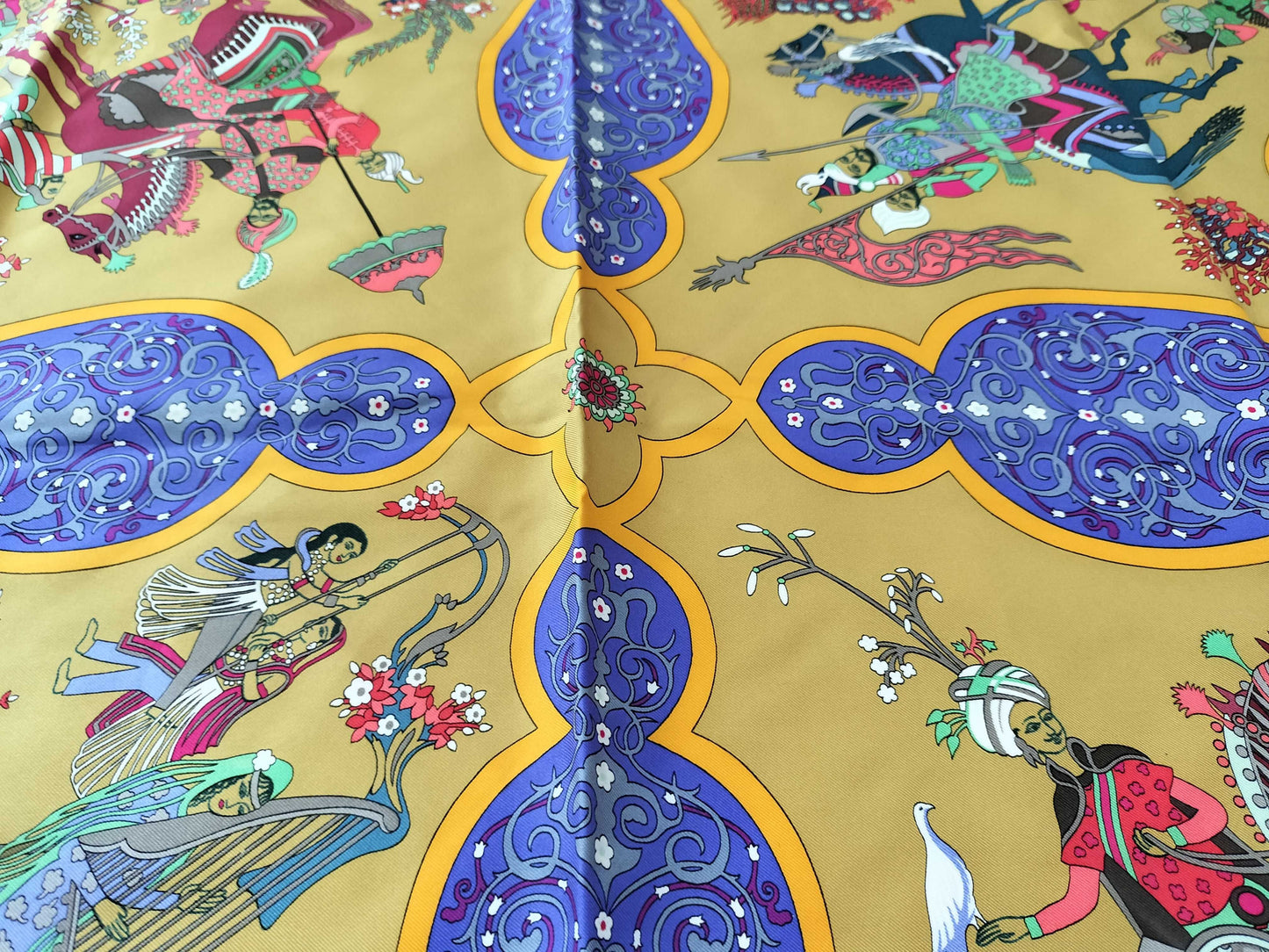 HERMES Carré 90 Persian Poetry Scarf