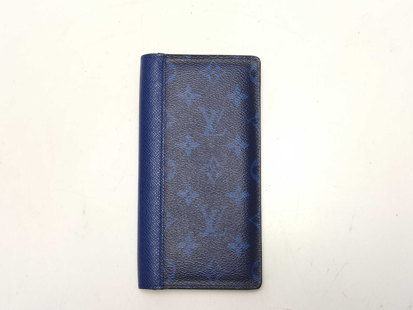 LOUIS VUITTON Taiga Portefeuille Prada Wallet